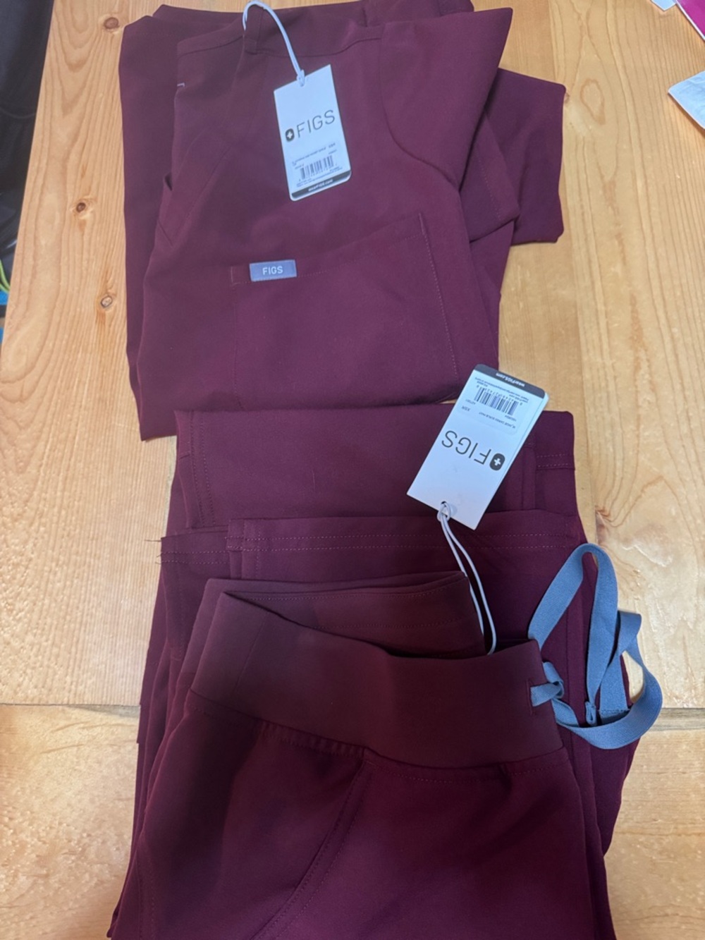 Figs Burgundy Medical Scrub set size xs. New.